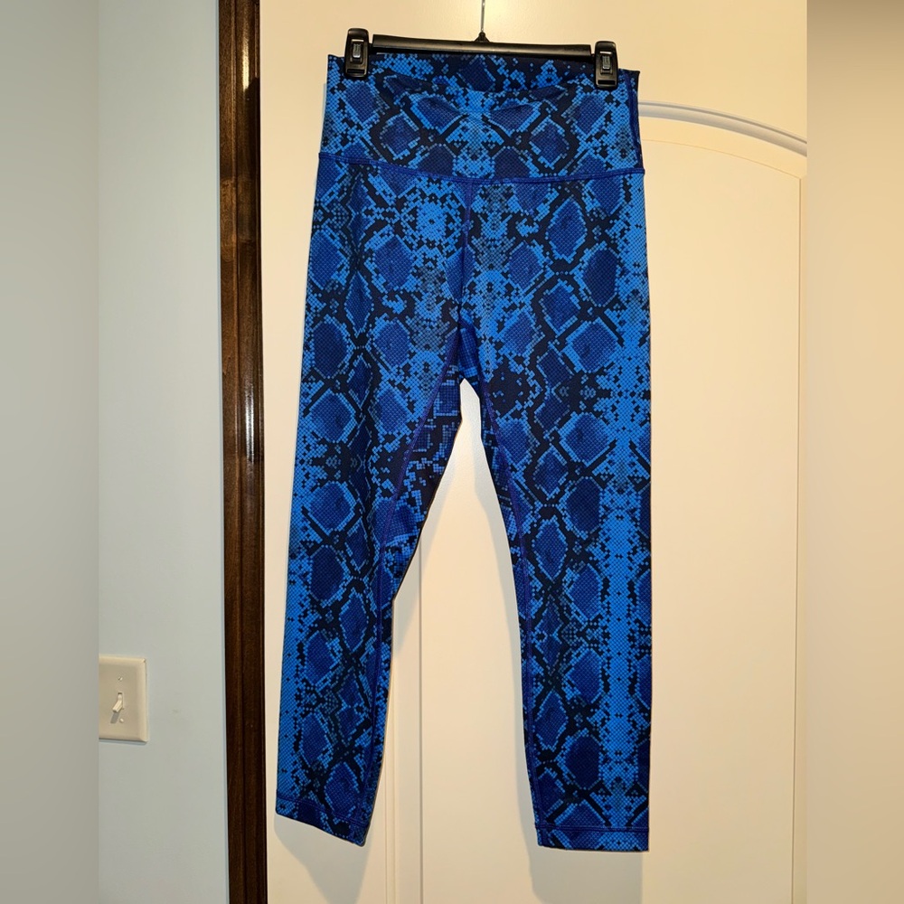 lululemon athletica Blue Snake Print Wunder Under leggings